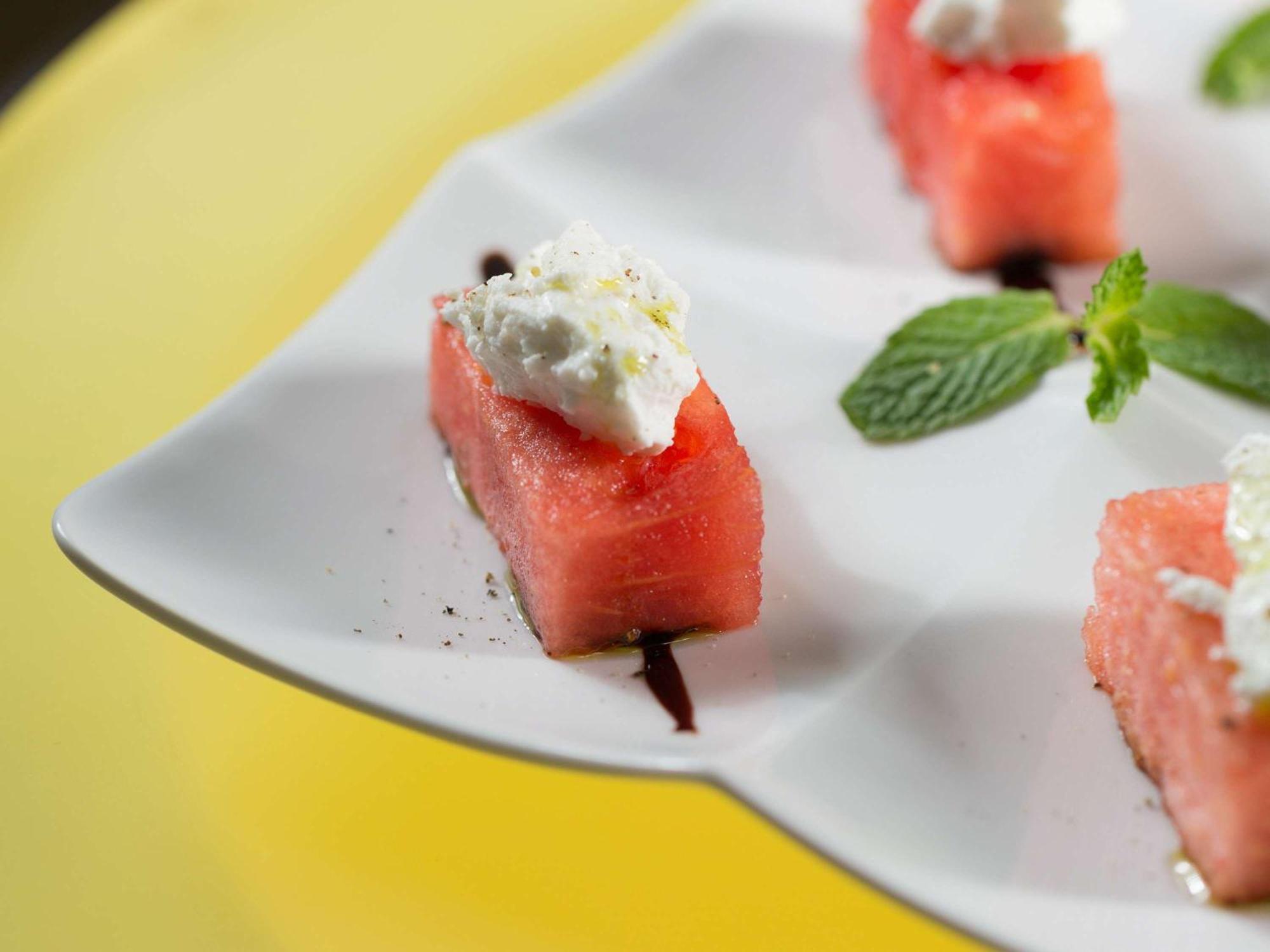 Pullman Dubai Jumeirah Lakes Towers Ngoại thất bức ảnh Watermelon and feta cheese
