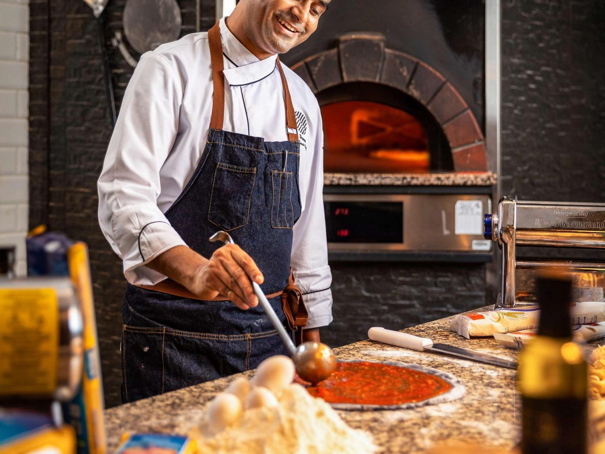 Pullman Dubai Jumeirah Lakes Towers Ngoại thất bức ảnh A pizzaiolo preparing a pizza
